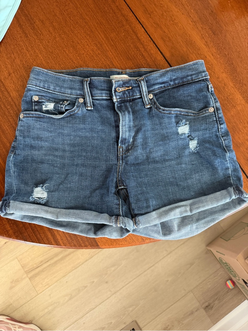 Levi mid length denim shorts Size 27